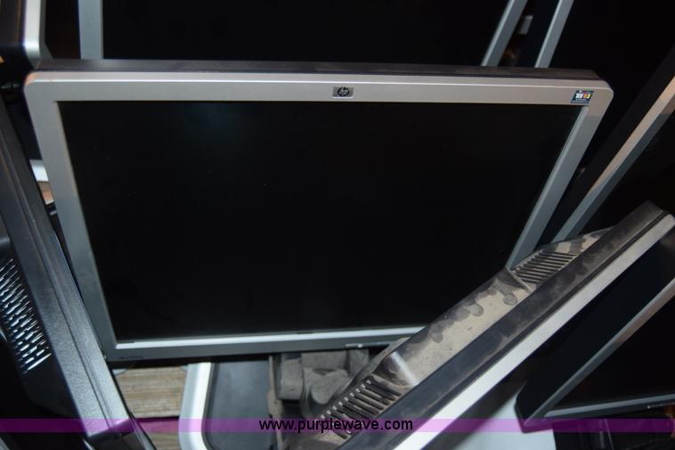 image for item BL9880 (16) HP flat screen computer monitors