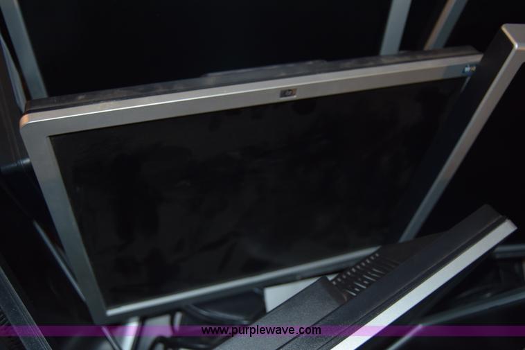 image for item BL9880 (16) HP flat screen computer monitors