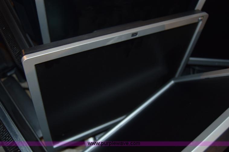 image for item BL9880 (16) HP flat screen computer monitors
