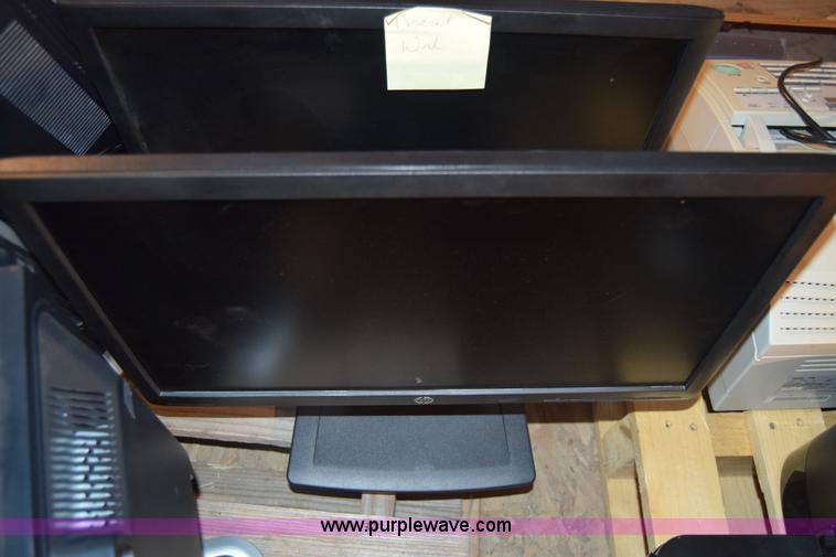 image for item BL9880 (16) HP flat screen computer monitors