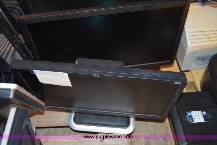 image for item BL9880 (16) HP flat screen computer monitors