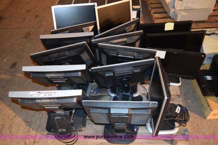 image for item BL9880 (16) HP flat screen computer monitors