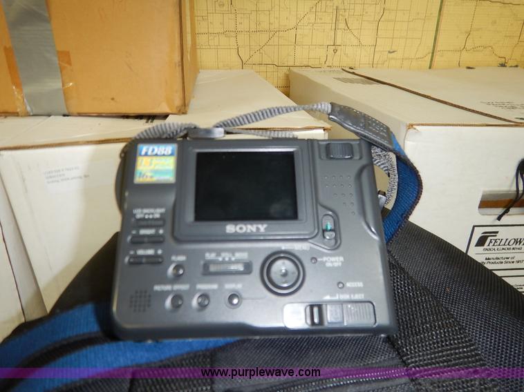 image for item BT9656 Cameras and accessories