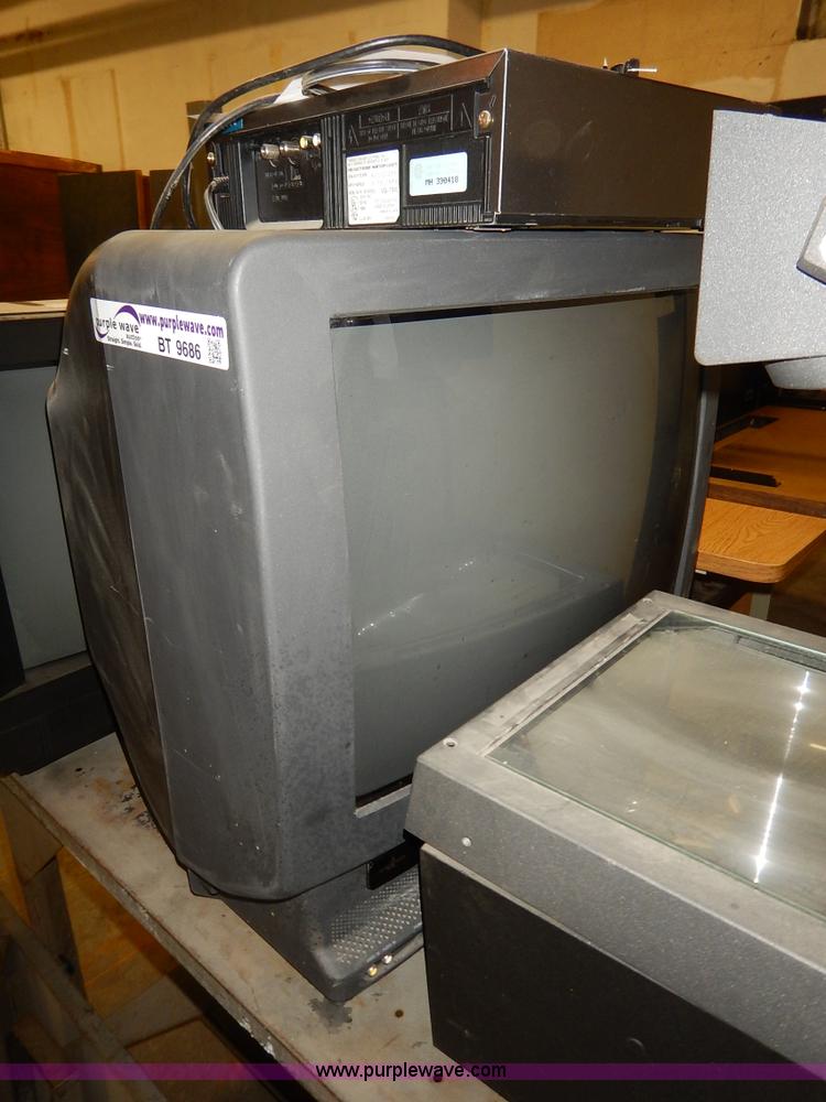 image for item BT9686 Assorted electronics