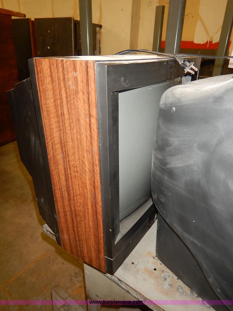 image for item BT9686 Assorted electronics