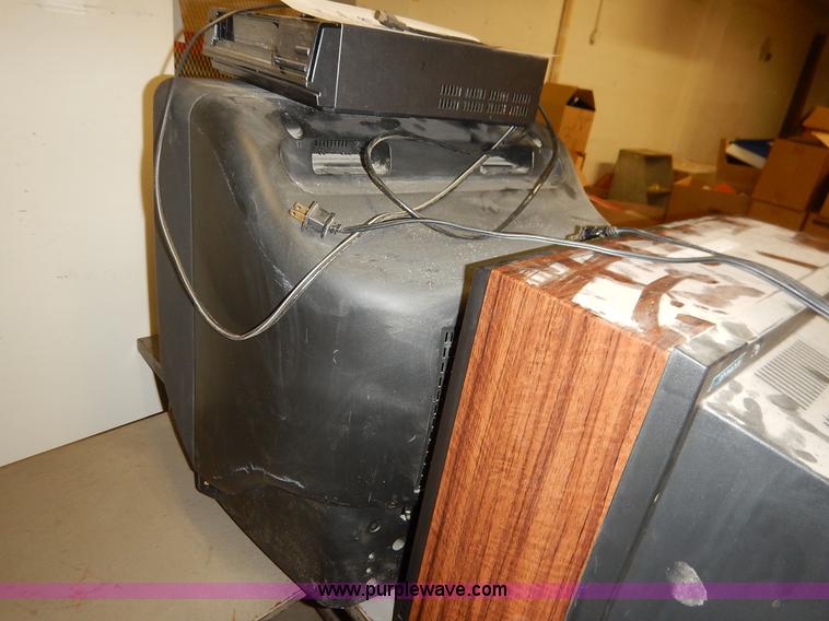 image for item BT9686 Assorted electronics