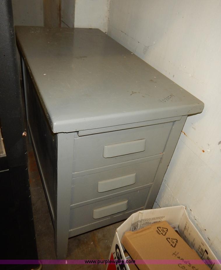 image for item BT9686 Assorted electronics