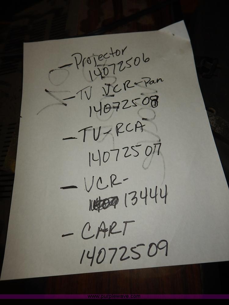 image for item BT9686 Assorted electronics