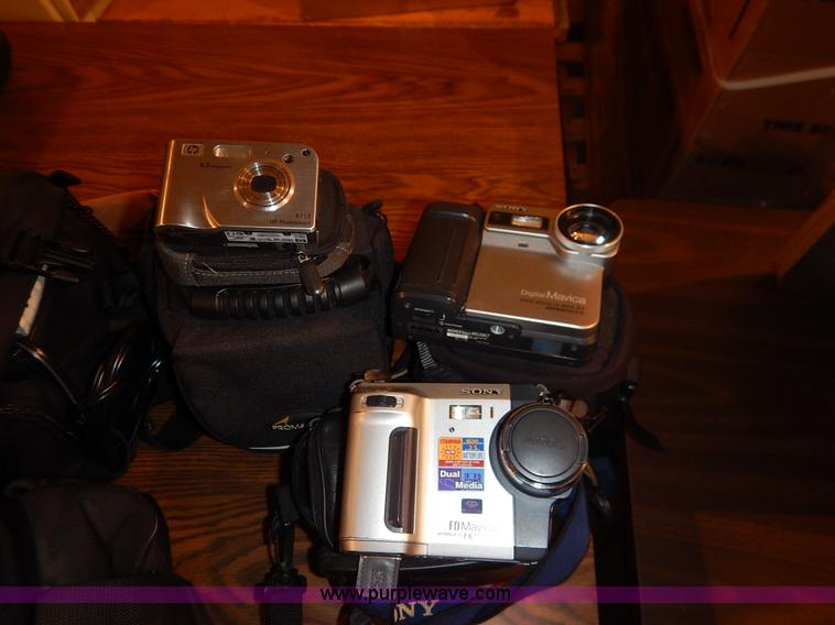 image for item BT9690 Assorted electronics