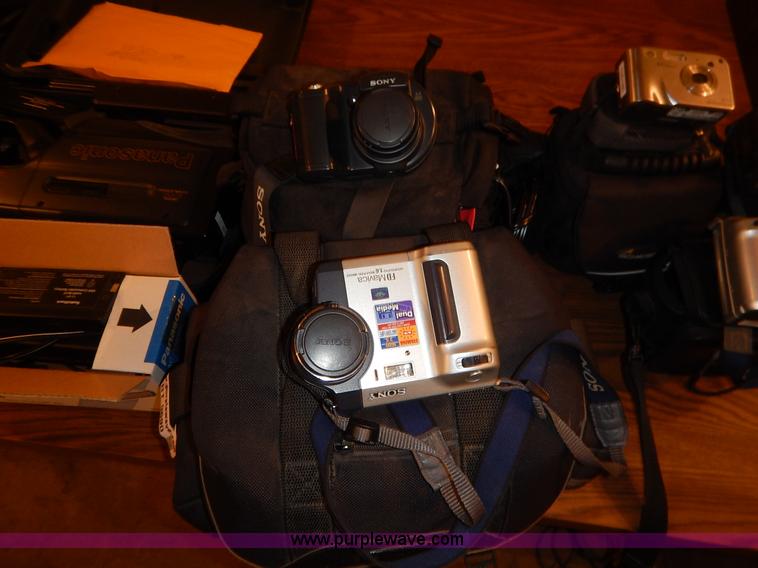 image for item BT9690 Assorted electronics