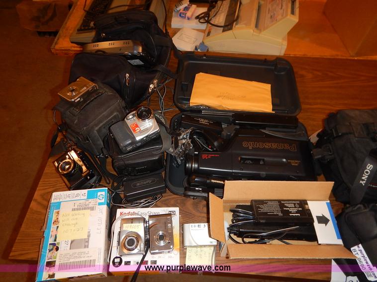 image for item BT9690 Assorted electronics