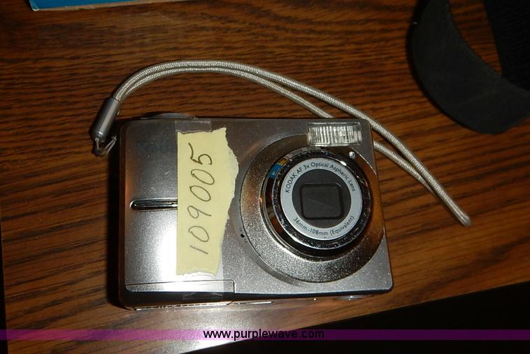 image for item BT9690 Assorted electronics