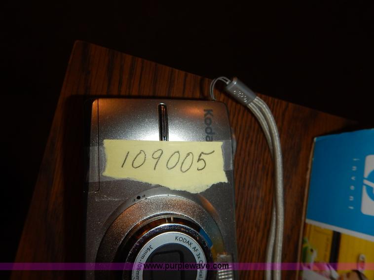 image for item BT9690 Assorted electronics