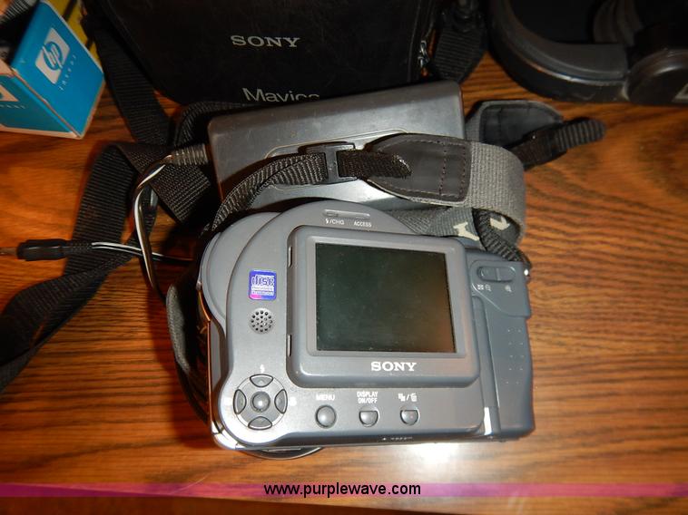 image for item BT9690 Assorted electronics