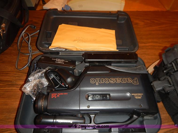 image for item BT9690 Assorted electronics