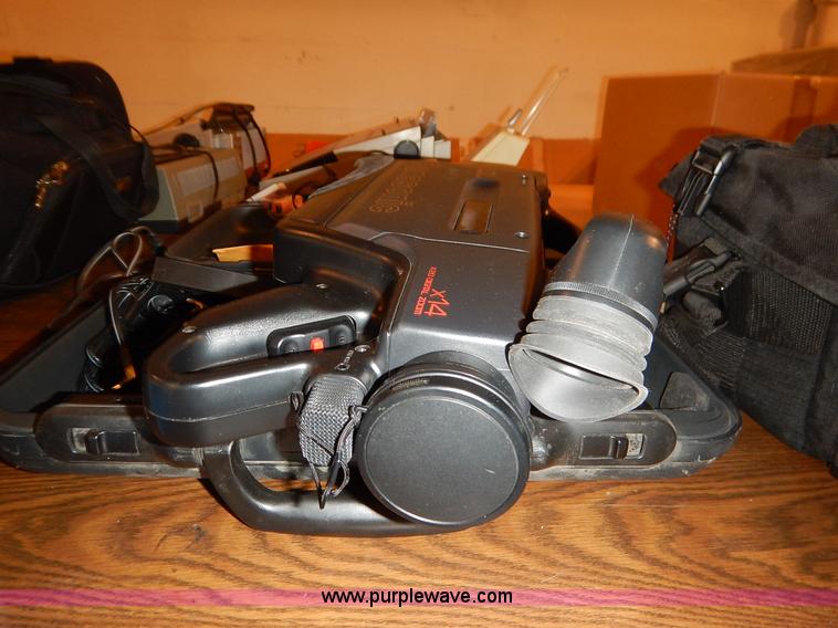 image for item BT9690 Assorted electronics