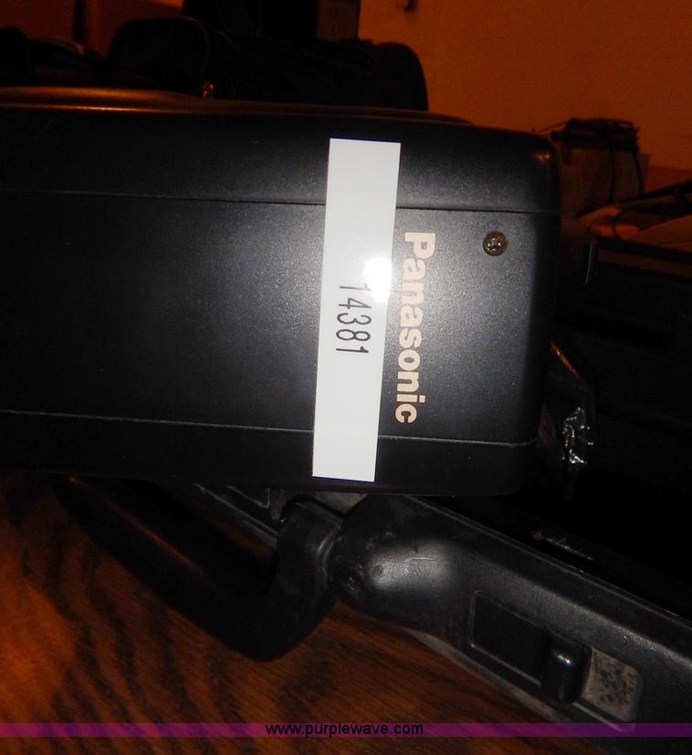 image for item BT9690 Assorted electronics