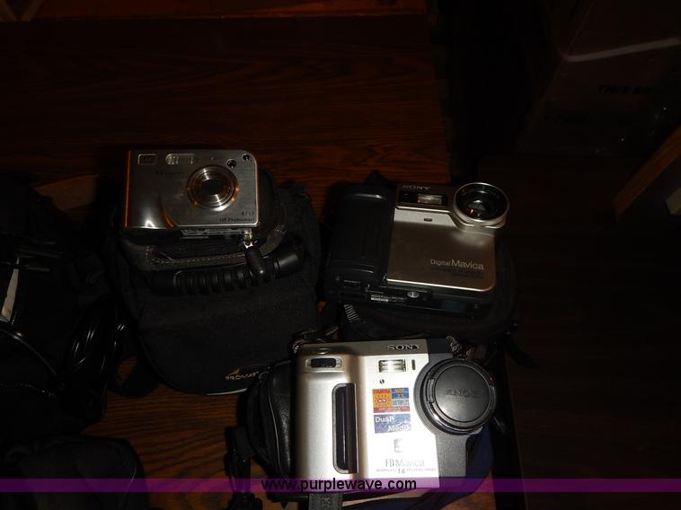 image for item BT9690 Assorted electronics