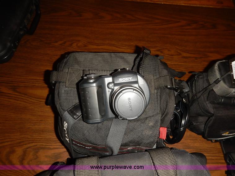 image for item BT9690 Assorted electronics