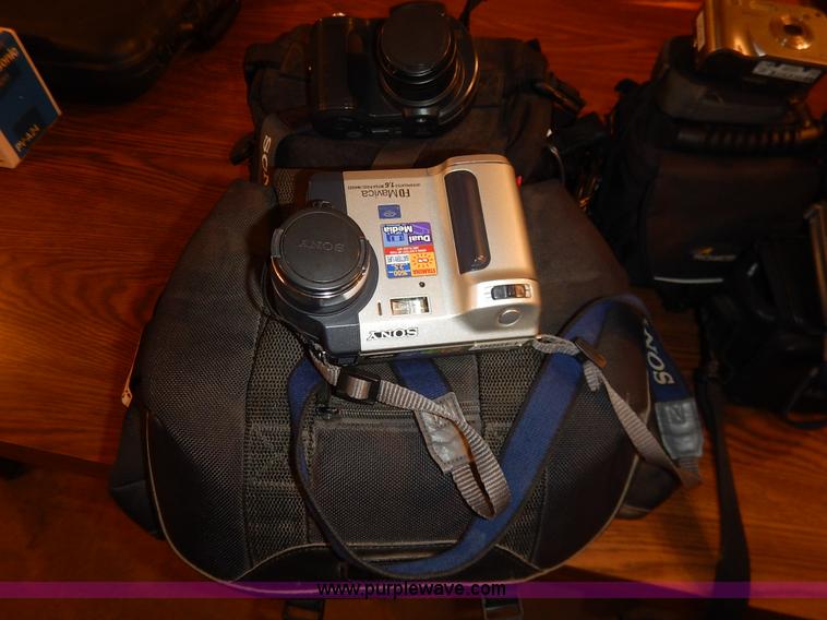 image for item BT9690 Assorted electronics