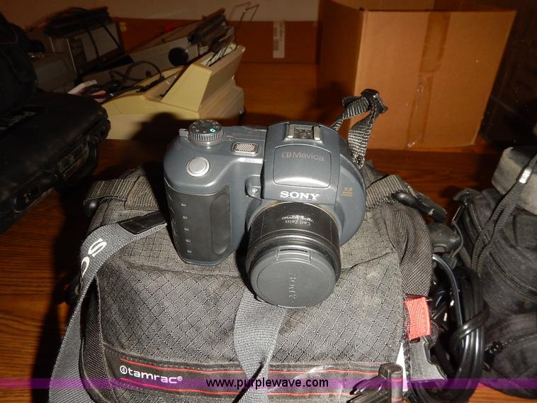 image for item BT9690 Assorted electronics