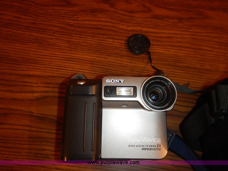 image for item BT9690 Assorted electronics