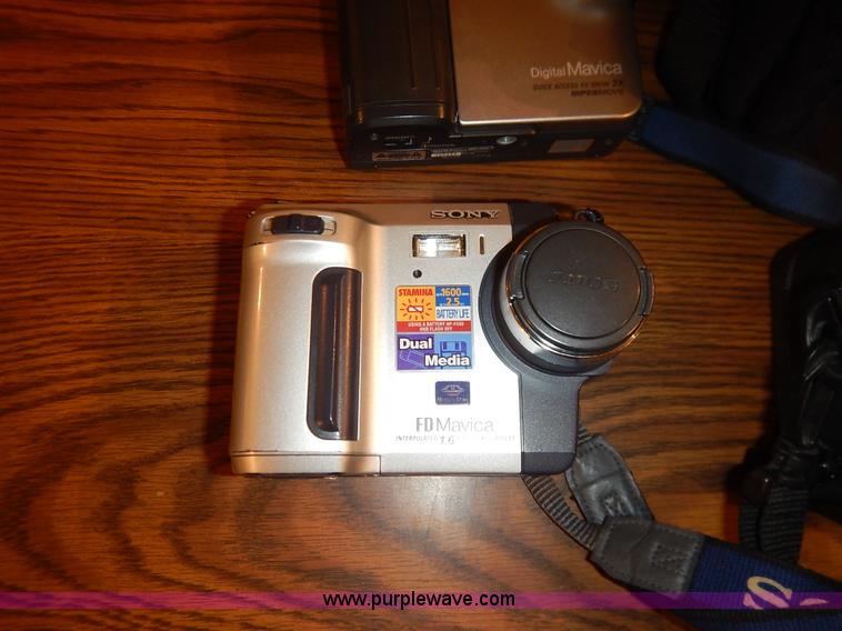 image for item BT9690 Assorted electronics