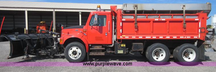 image for item I1949 1999 International 4900 dump truck