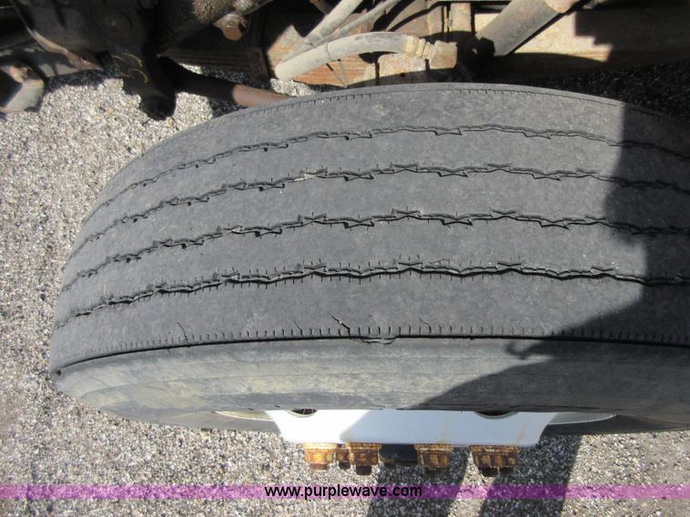 image for item I1949 1999 International 4900 dump truck