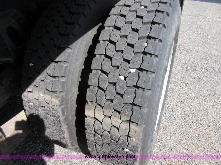 image for item I1949 1999 International 4900 dump truck