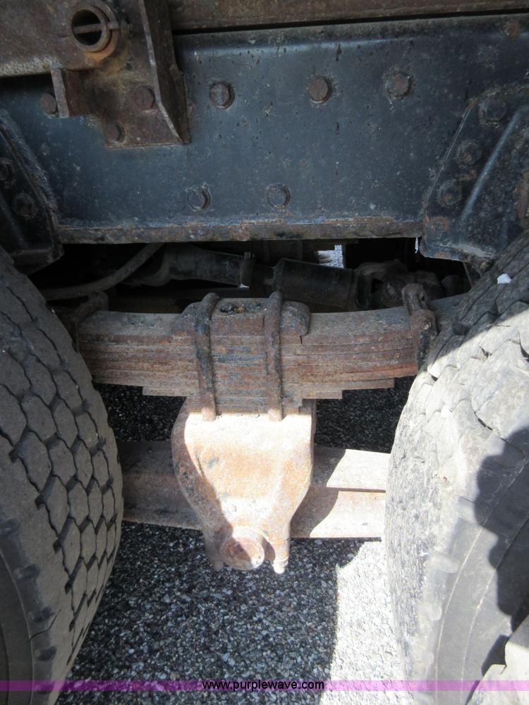 image for item I1949 1999 International 4900 dump truck