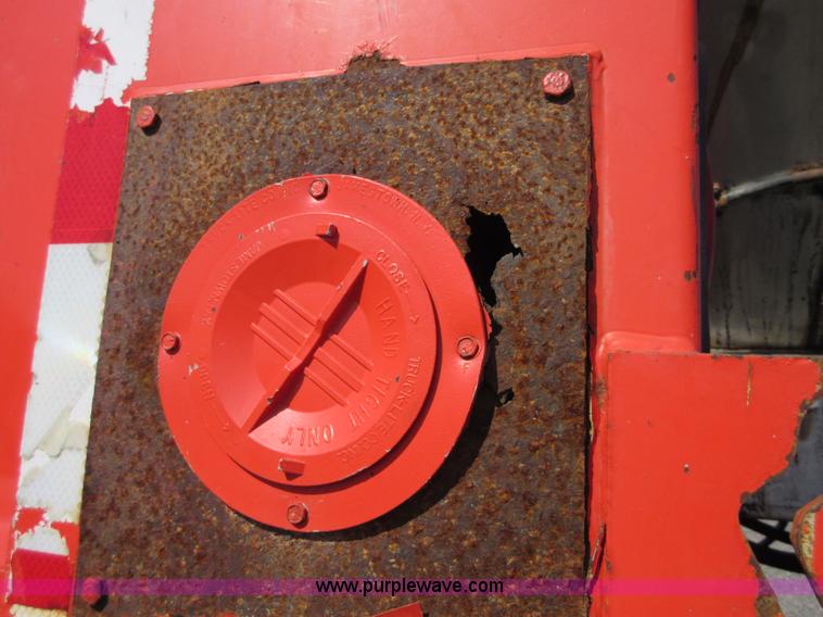 image for item I1949 1999 International 4900 dump truck