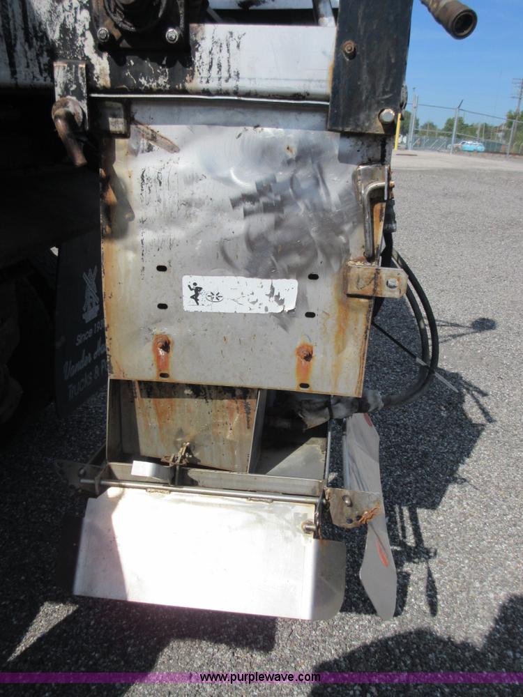 image for item I1949 1999 International 4900 dump truck