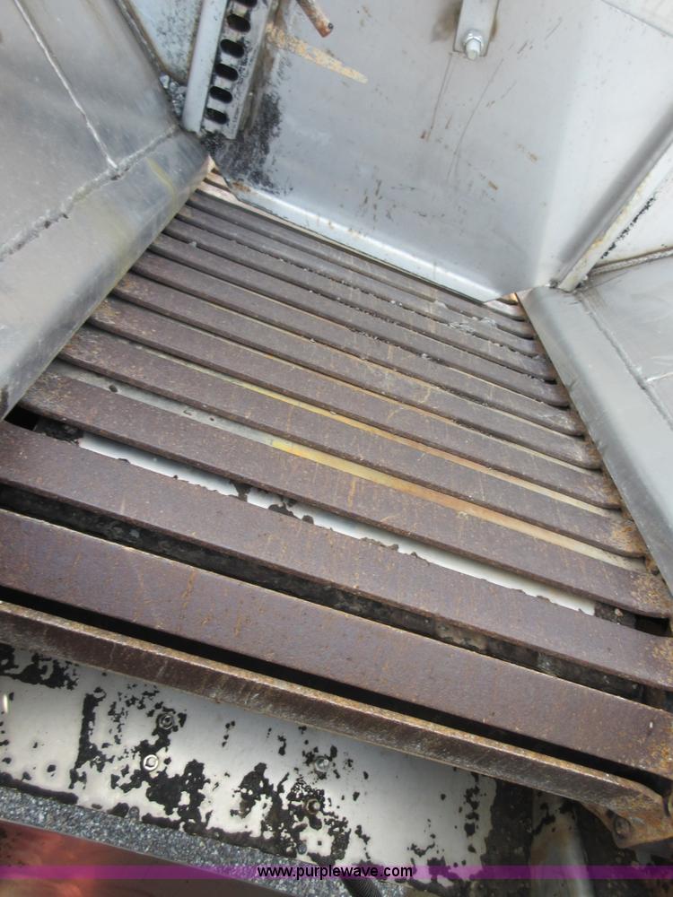 image for item I1949 1999 International 4900 dump truck