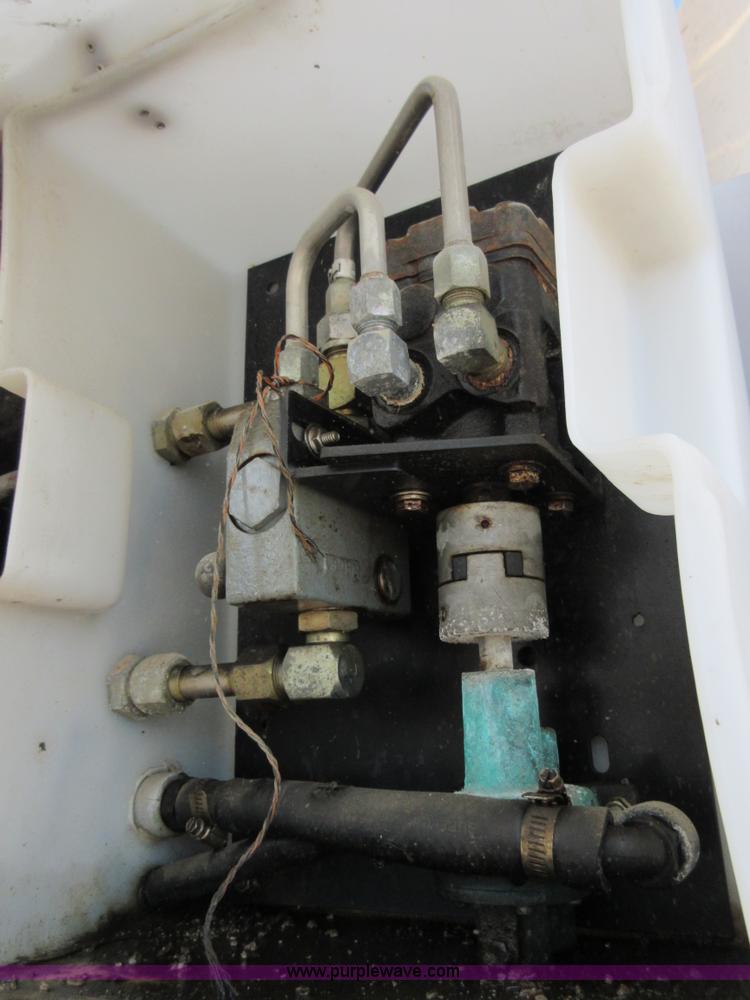 image for item I1949 1999 International 4900 dump truck