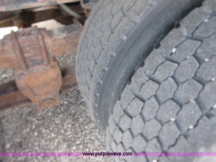 image for item I1949 1999 International 4900 dump truck