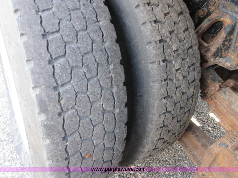 image for item I1949 1999 International 4900 dump truck