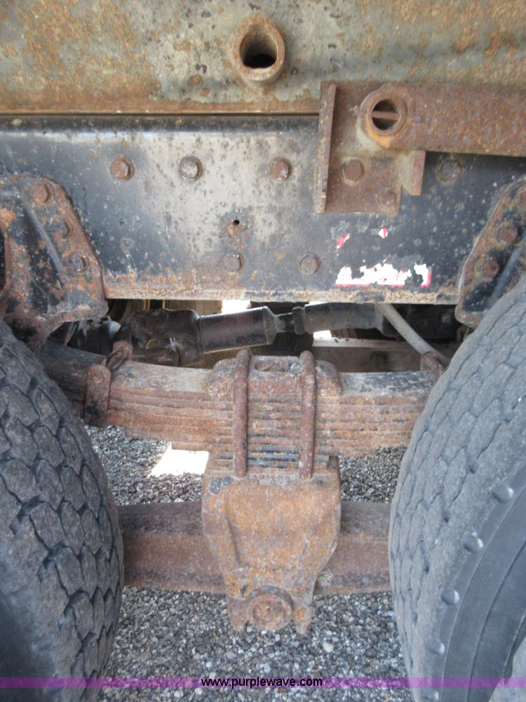 image for item I1949 1999 International 4900 dump truck