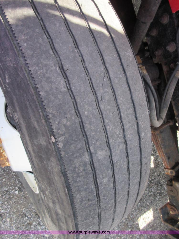 image for item I1949 1999 International 4900 dump truck