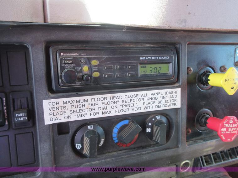 image for item I1949 1999 International 4900 dump truck