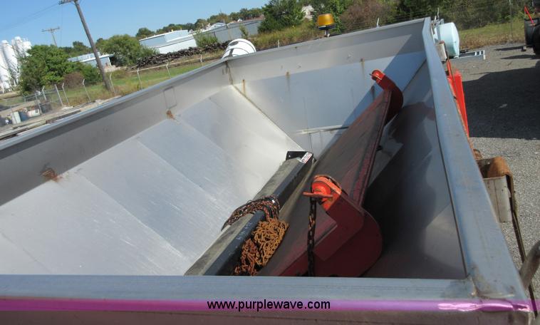 image for item I1949 1999 International 4900 dump truck