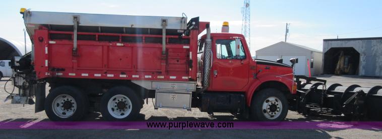 image for item I1954 1999 International 4900 dump truck