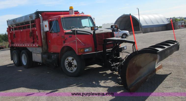 image for item I1954 1999 International 4900 dump truck