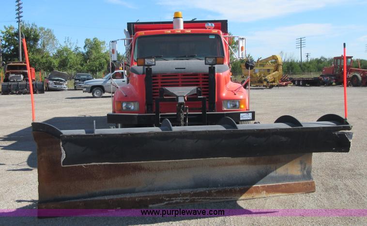 image for item I1954 1999 International 4900 dump truck