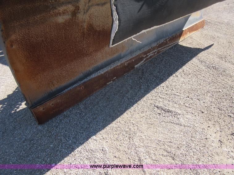 image for item I1954 1999 International 4900 dump truck