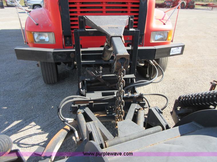 image for item I1954 1999 International 4900 dump truck