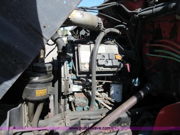 image for item I1954 1999 International 4900 dump truck