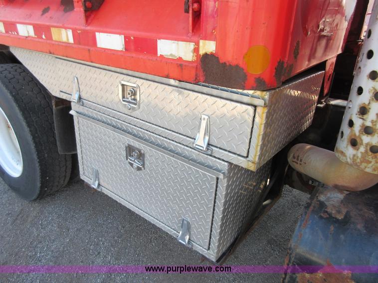 image for item I1954 1999 International 4900 dump truck