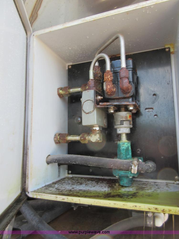 image for item I1954 1999 International 4900 dump truck