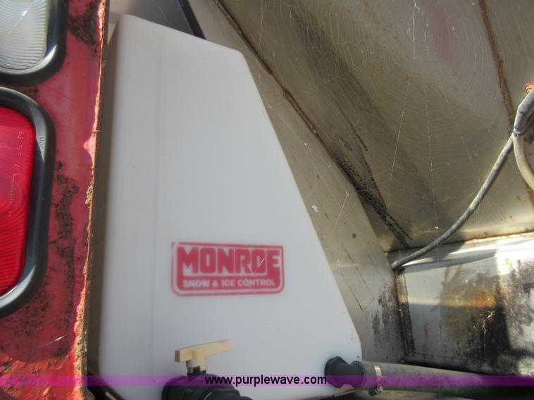 image for item I1954 1999 International 4900 dump truck